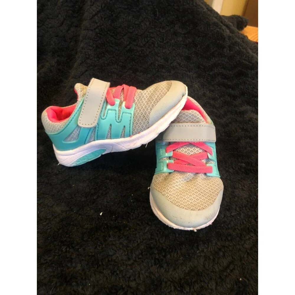 Girls toddler sneaker shoes size 8 gray